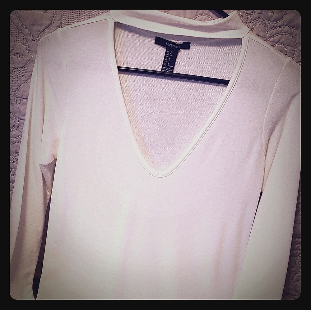 White V neck top - small